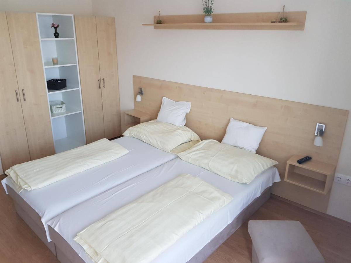 Szaloky Apartmanhaz Денешдиаш Экстерьер фото