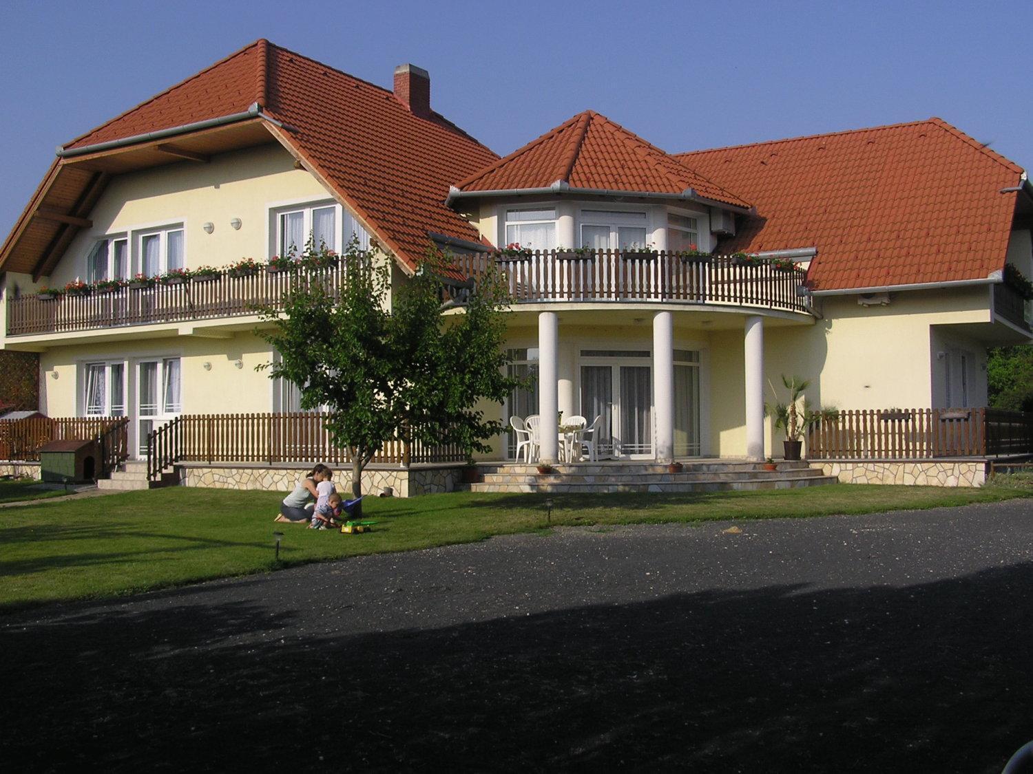 Szaloky Apartmanhaz Денешдиаш Экстерьер фото