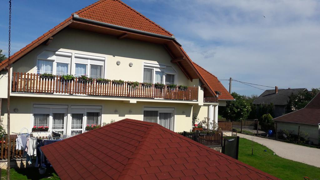Szaloky Apartmanhaz Денешдиаш Экстерьер фото